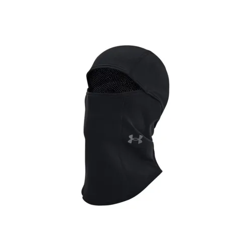 She accessorized the night time outfit with a nude face mask