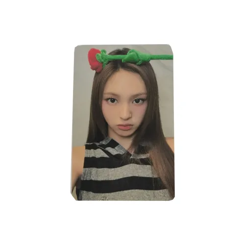 YG Entertainment Babymonster Rose Day With Flowers Celebrity Cards