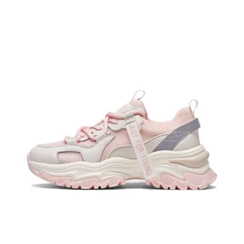 Kiss Kitty Chunky Sneakers Women's Low-Top White/Pink