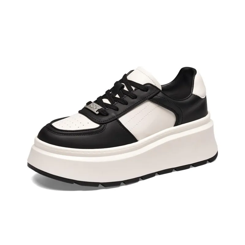 Kiss Kitty Lightweight Breathable Height Increasing Low-Top Skateboard Shoes Women's Black/White-1