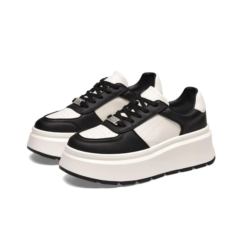 Kiss Kitty Lightweight Breathable Height Increasing Low-Top Skateboard Shoes Women's Black/White-2