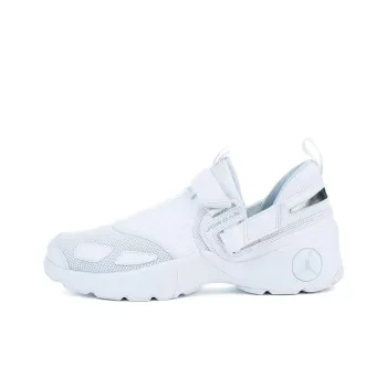 JORDAN Trunner Lx Triple White
