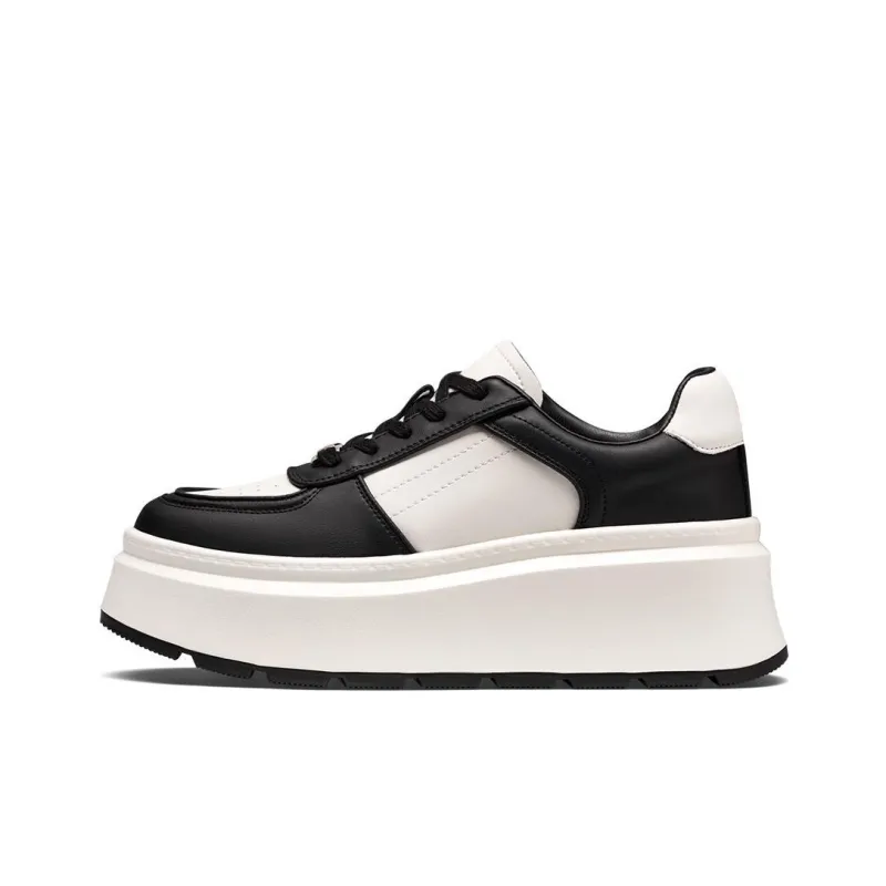 Kiss Kitty Lightweight Breathable Height Increasing Low-Top Skateboard Shoes Women's Black/White-0
