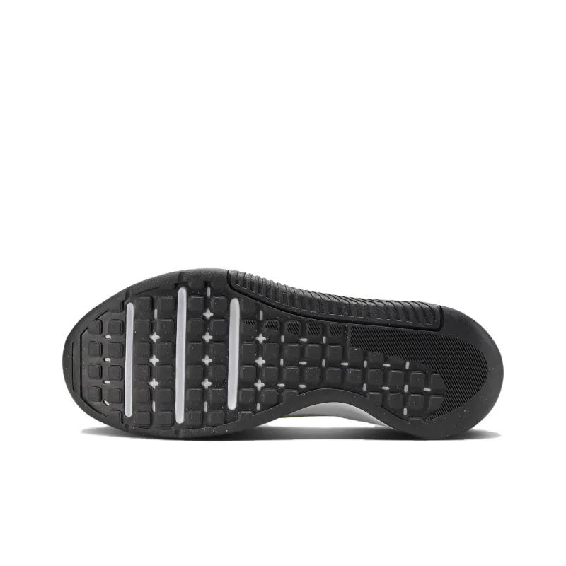 Nike Mc Trainer 3 White Hot Punch Black Cyber Women's-4