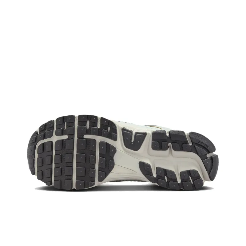 Nike Zoom Vomero 5 Light Silver Chrome Women's-4