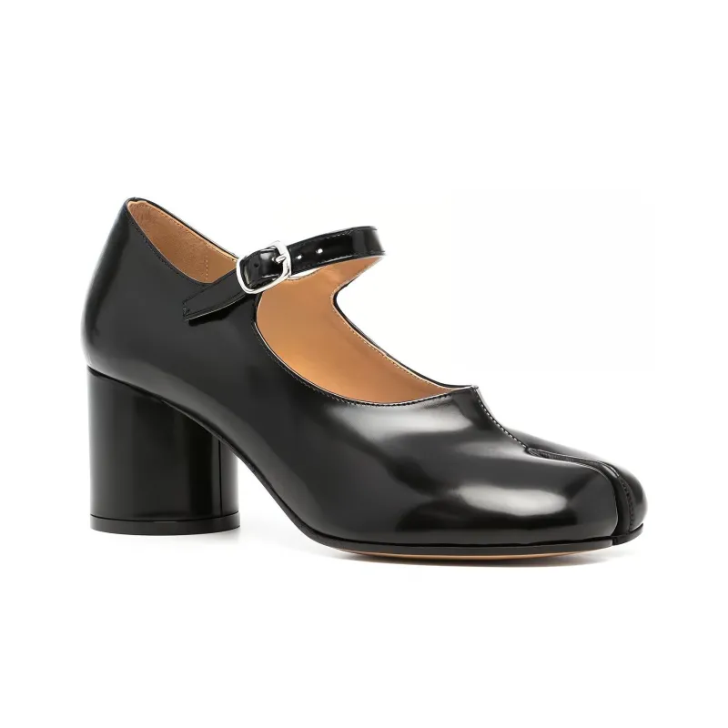 Maison Margiela Tabi Buckle Fastened Mary Jane Pumps-2