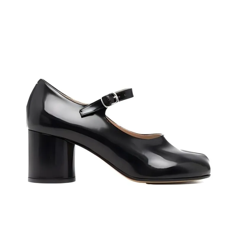 Maison Margiela Tabi Buckle Fastened Mary Jane Pumps-1