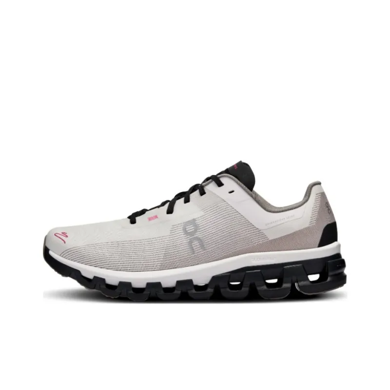 On Cloudflow 4 Distance 'White Black'-0