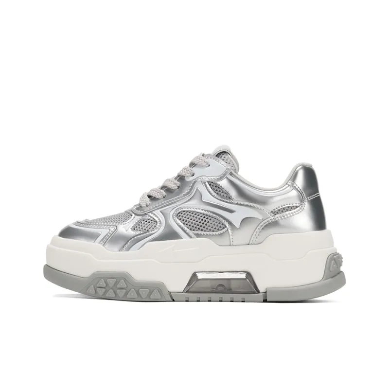 GG CC Skateboard Shoes Women's Low Top Silver/White-0