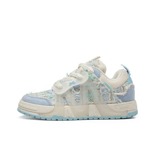 TOFAVE Anti-Slip Wear-Resistant Low-Top Skateboard Shoes Women's Light Moon Chanel-Inspired