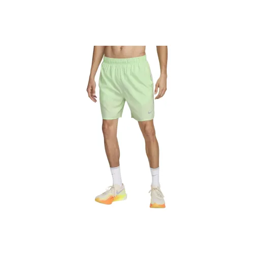 Nike Challenger Casual Shorts Men Vapor Green