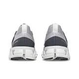 Sneaker Mismatched Stud