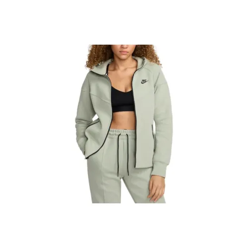 Nike Jackets Women's Emerald Green