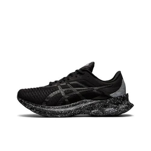 Asics Novablast 'Black Black'