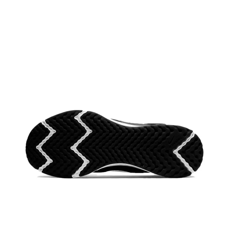 Nike Revolution 5 FlyEase Black-3