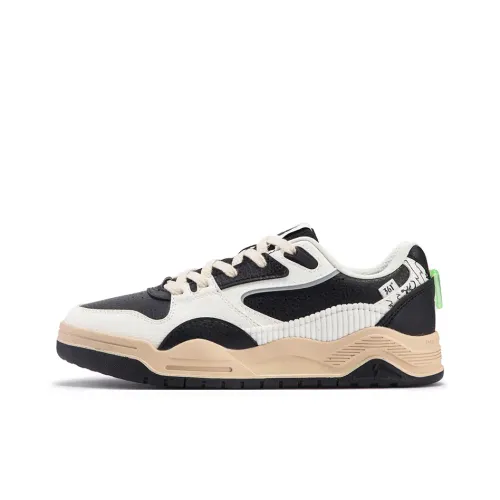 361° Xingran 4 Wear Resistant Low Top Skateboard Shoes Women's White Black