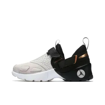 JORDAN Trunner Lx Black Light Bone GS