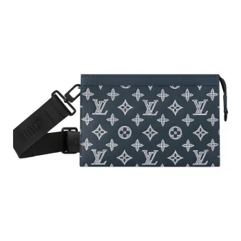 LOUIS VUITTON Gaston Wearable Wallet