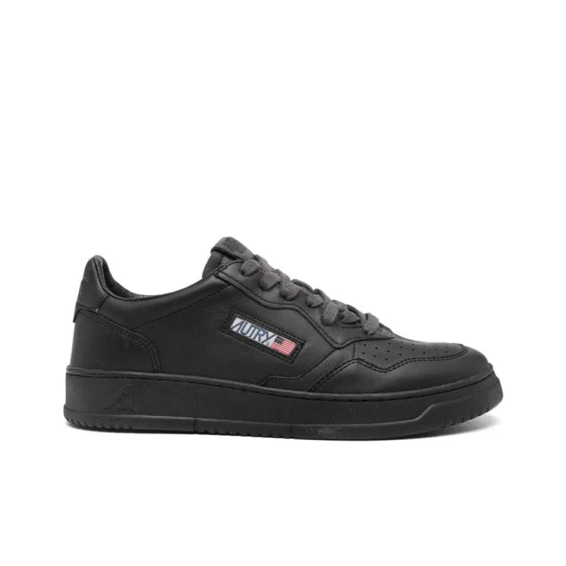 AUTRY Medalist Slip Resistant Low Top Skateboard Shoes Men's Black-1