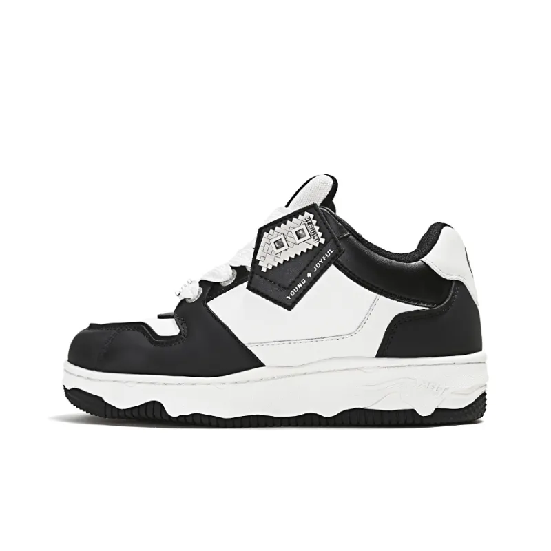 YJ YUAN 2.0 Collection Cushioned Wear Resistant Height Increasing Low Top Skateboard Shoes Unisex Black White-0
