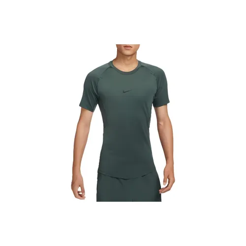 Nike T-Shirts Men Green Antique/Black