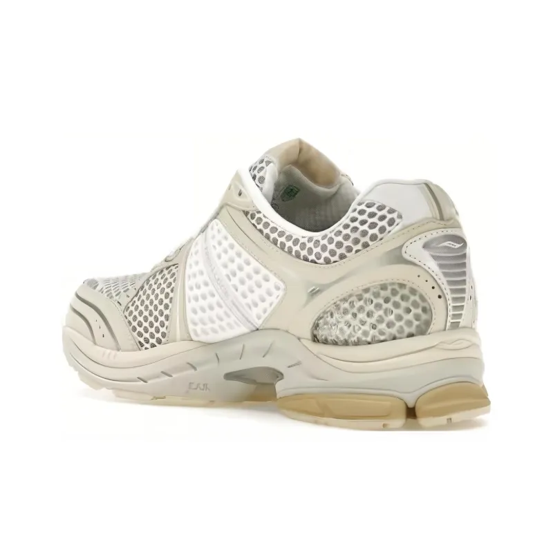 saucony ProGrid Triumph 4 Highsnobiety Cream-2