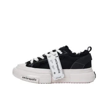 SMILEREPUBLIC Low Top Canvas Shoes Unisex Black