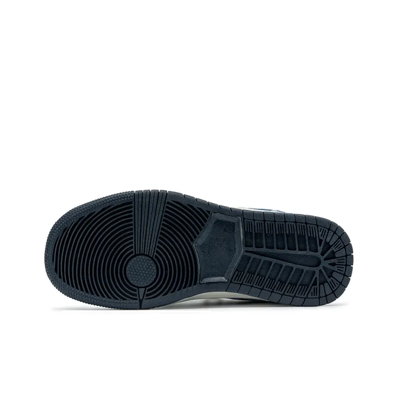Little Red Man Slip-Resistant Low-Top Skateboard Shoes Unisex-17