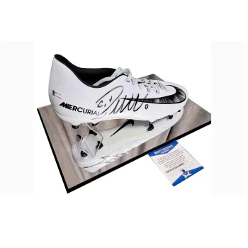 Huayitaojin White Nike Soccer Shoes One Pair Beckett BAS Certificate Acrylic Display Case Rare Classic Unisex