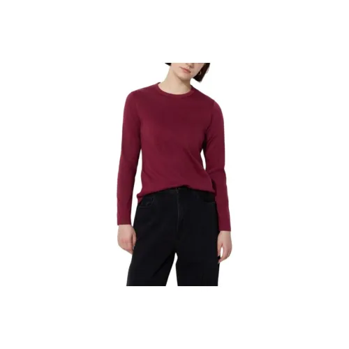 UNIQLO T-Shirts Women's Burgundy