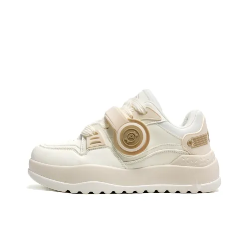 GUESS Kaysie5 Abrasion Resistant Low Top Casual Shoes Womens White
