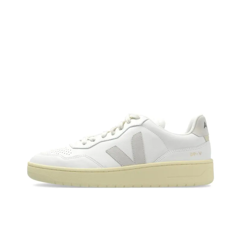VEJA V90 Sneakers-0