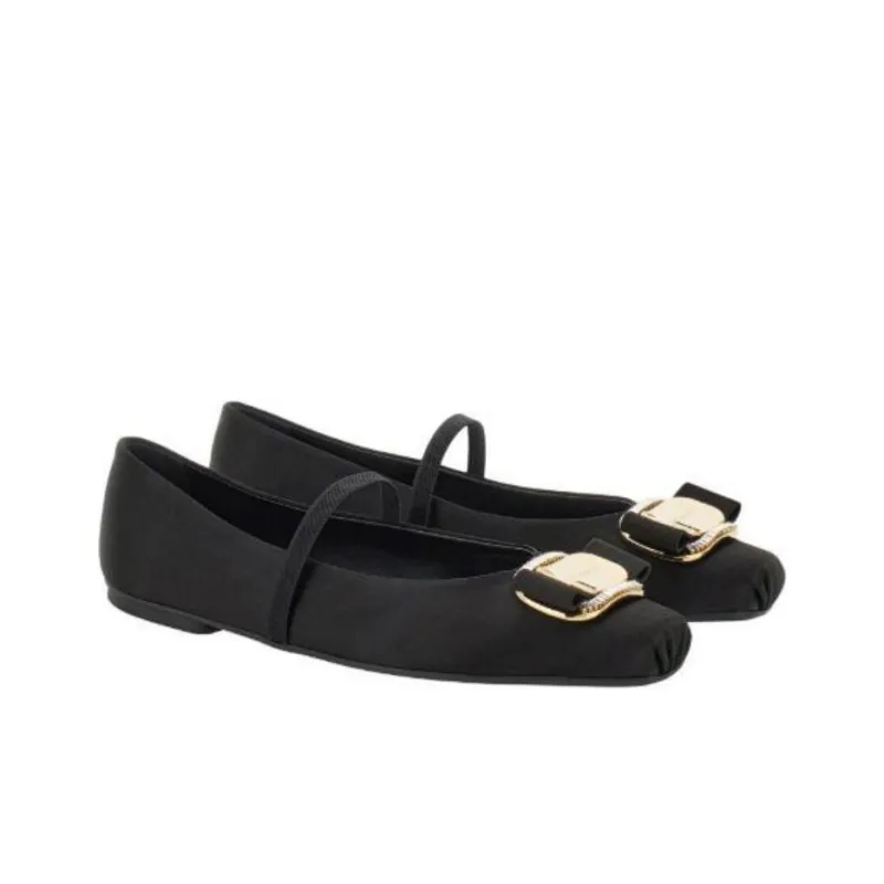 FERRAGAMO Vara Casual Single Shoes Women's Black-3