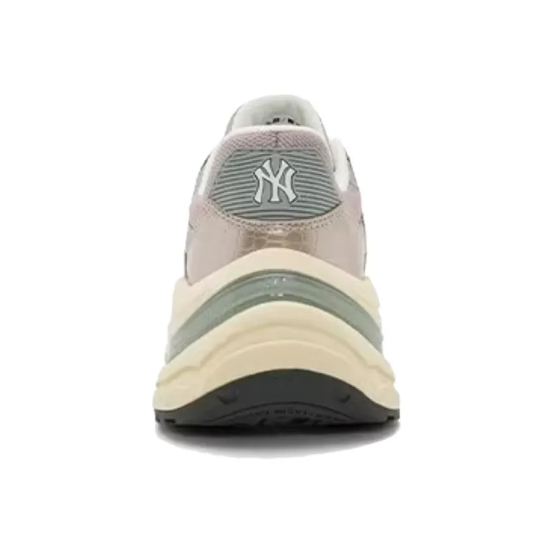 MLB New York Yankees Anti-Slip Wear-Resistant Low-Top Casual Shoes Unisex Gold-3