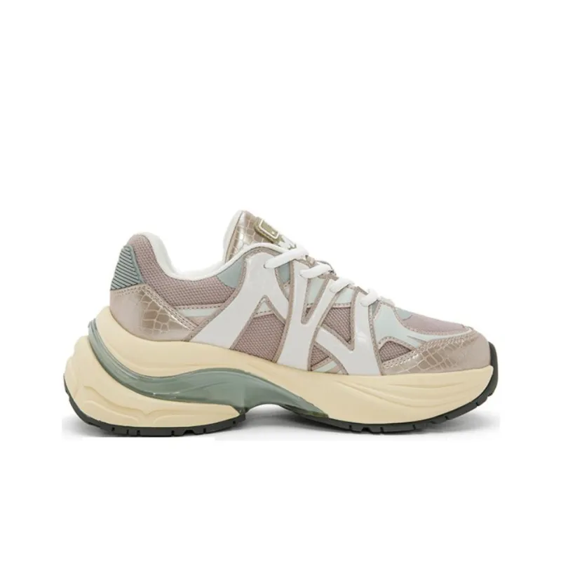 MLB New York Yankees Anti-Slip Wear-Resistant Low-Top Casual Shoes Unisex Gold-1