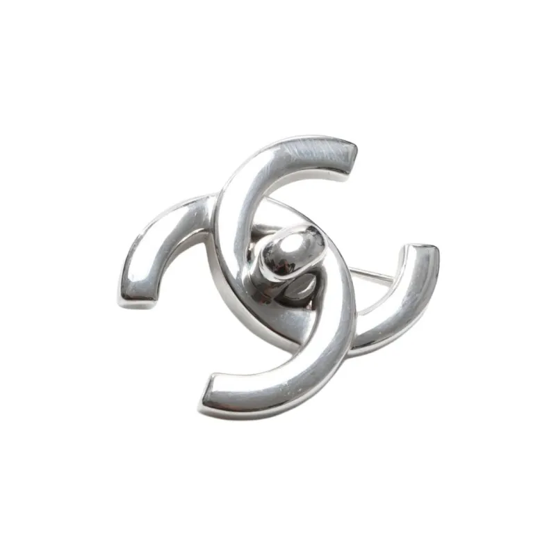 CHANEL 1996 Cc Turn Lock Brooch Costume Brooch-1