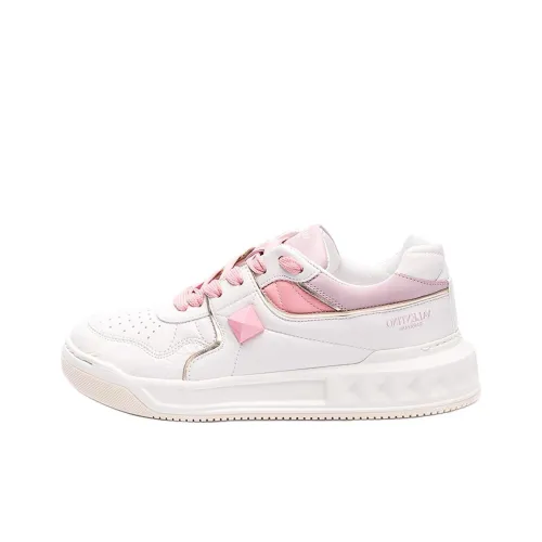 Valentino One Stud Low Top Skateboard Shoes Women's Pink