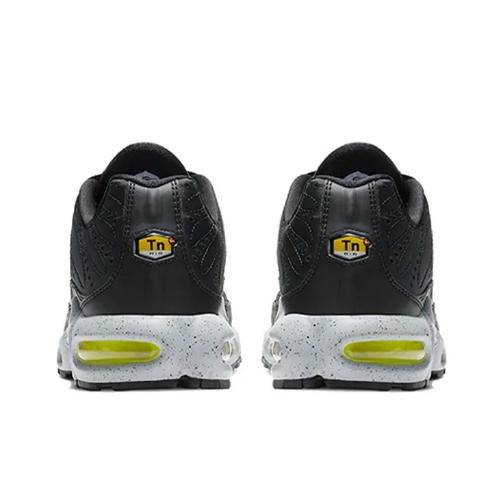 Nike Air Max Plus Tuned To Black-3