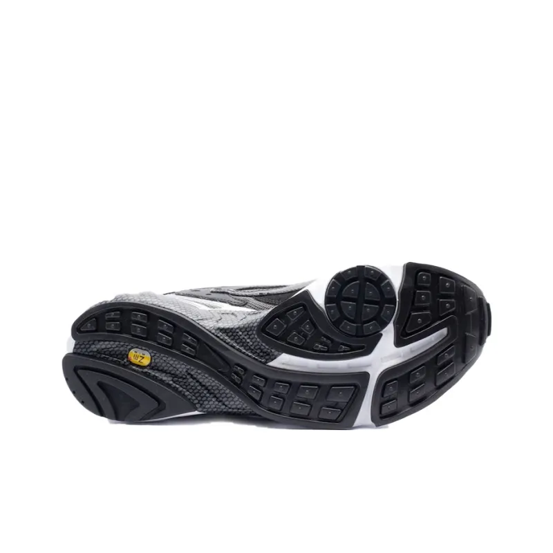 Nike Air Ghost Racer Black Metallic Silver-4