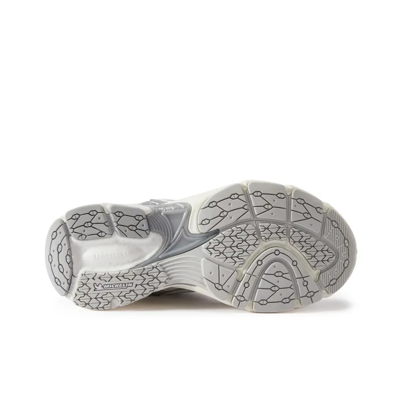 Umbro Anti-Slip Wear-Resistant Low-Top Casual Shoes Unisex Silver White-17