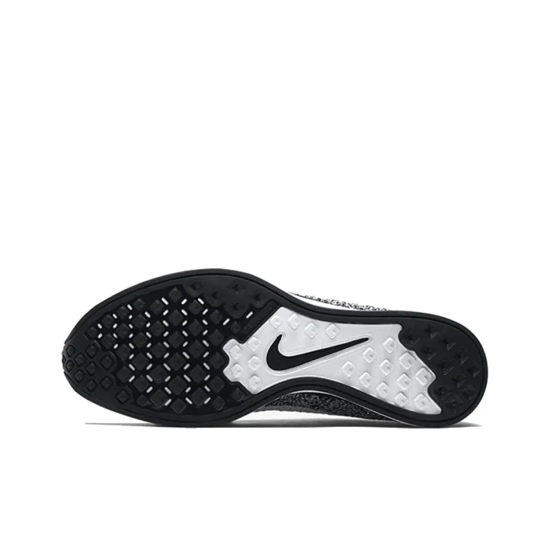 Nike Flyknit Racer Oreo 2-5