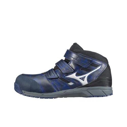You are after a sneaker with a lightweight EVA midsole for added comfort and cushioning
