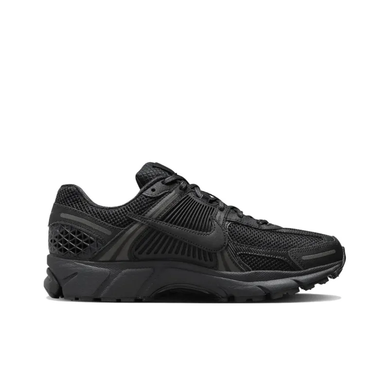 Nike Zoom Vomero 5 Triple Black-1