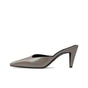 GUCCI Interlocking G-plaque Patent Mules