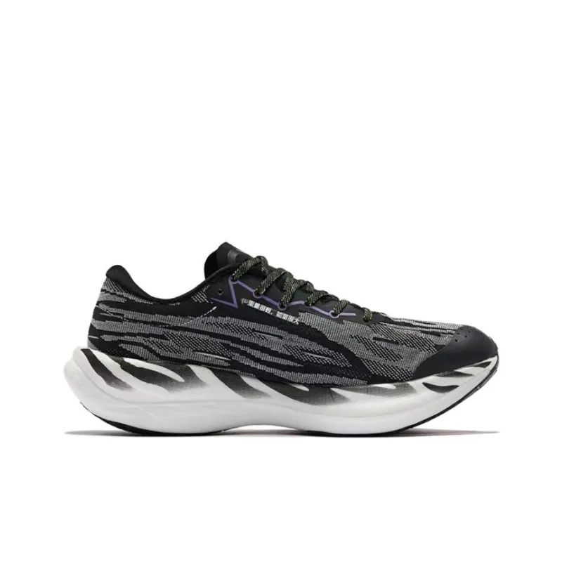 QIAODAN Feiying PB2.0 Anti Slip Wear Resistant Low Top Running Shoes Men's Black White Fall/Winter Edition-1