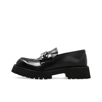 GUCCI Interlocking G chain Leather Loafers