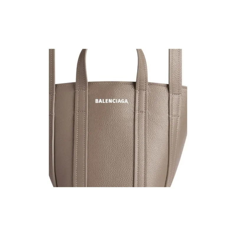 Balenciaga Everyday Grain Calfskin Tote Bag, Shopping Bag, Shoulder Bag, Crossbody Bag, Handbag Women's Light Brown-5