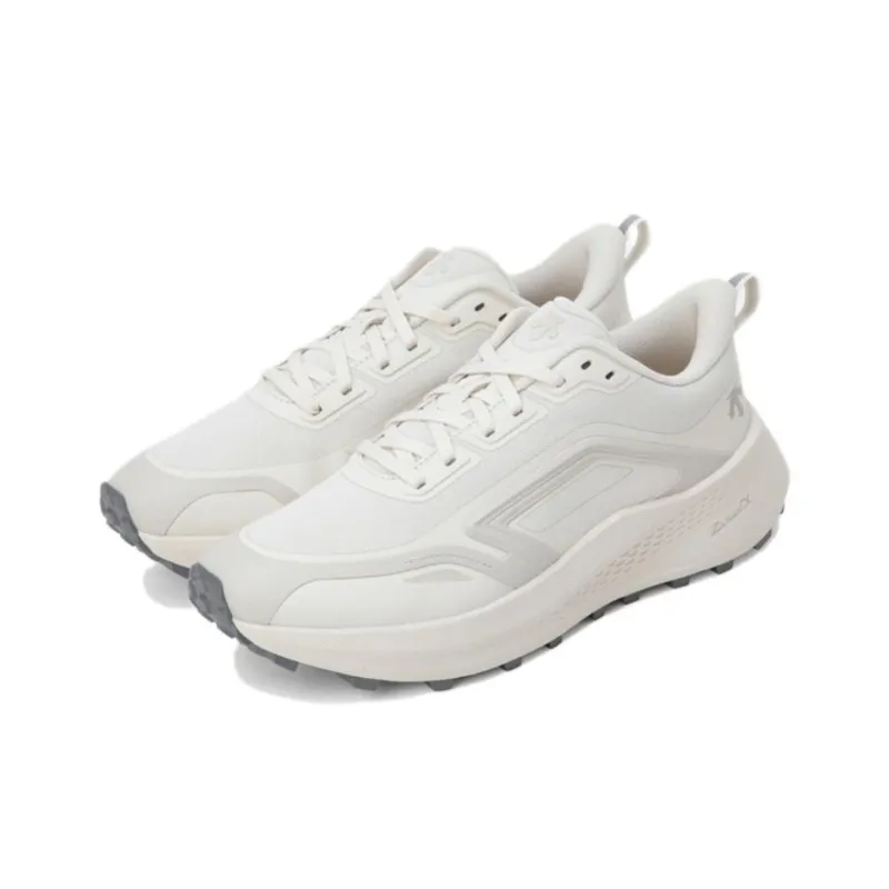 DESCENTE Slip Resistant Low Top Running Shoes Unisex Beige-1