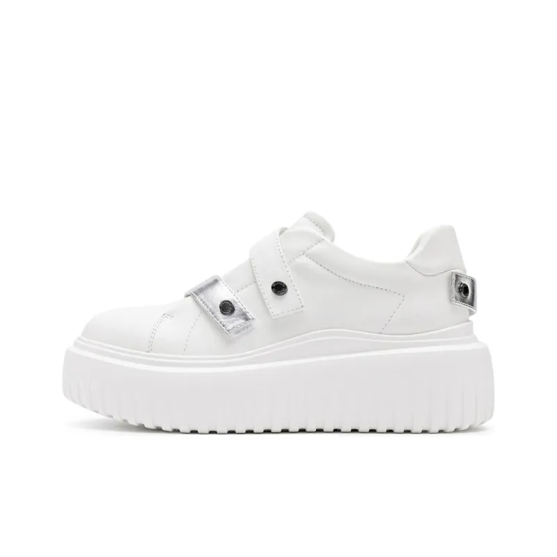 Staccato Refined Sparkling Slip Resistant Low Top Casual Shoes Women's Refreshing White-0