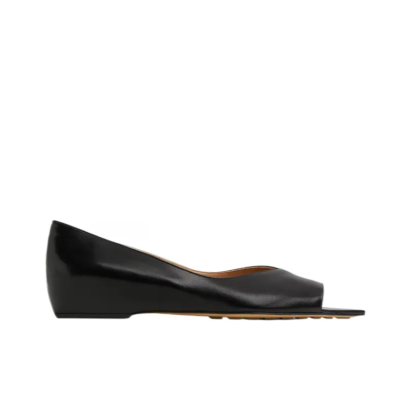 Bottega Veneta Punta Casual Single Shoes Women's Black-1